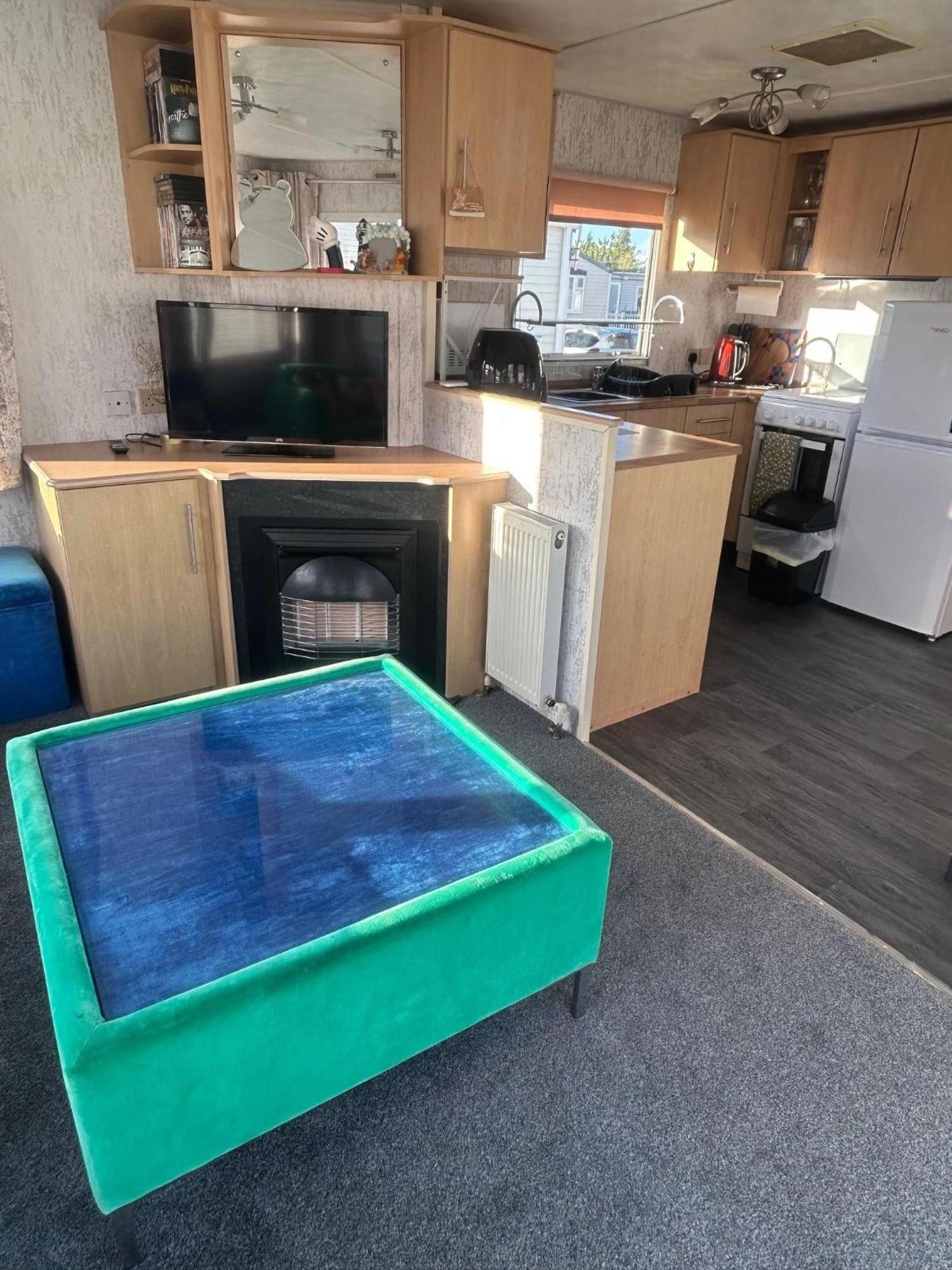 6 Berth Caravan For Hire By The Beach In Heacham, Norfolk Ref 21038C Eksteriør billede