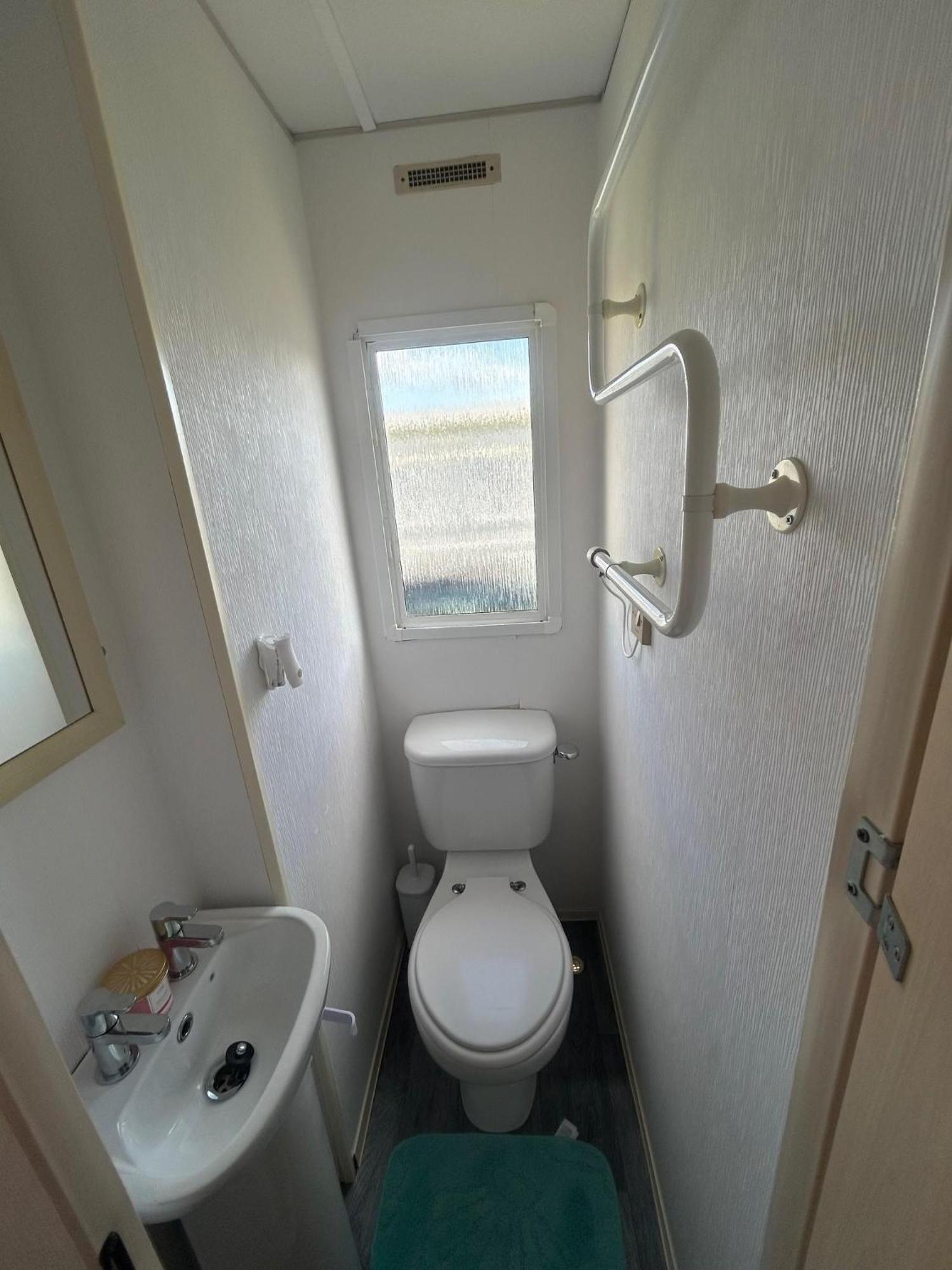 6 Berth Caravan For Hire By The Beach In Heacham, Norfolk Ref 21038C Eksteriør billede