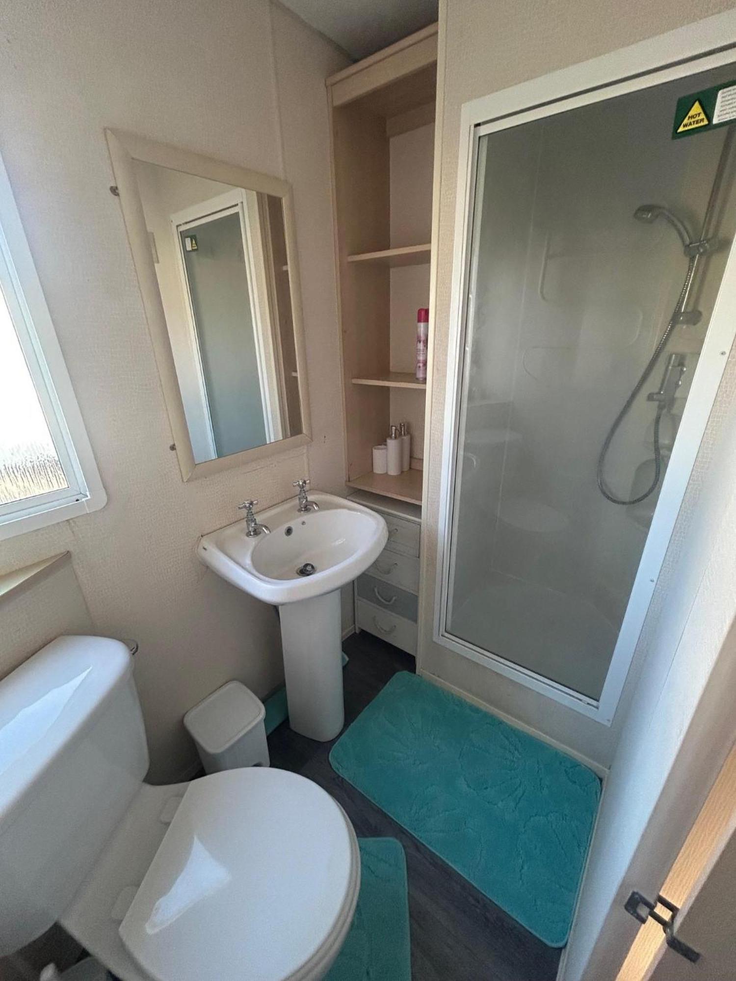 6 Berth Caravan For Hire By The Beach In Heacham, Norfolk Ref 21038C Eksteriør billede
