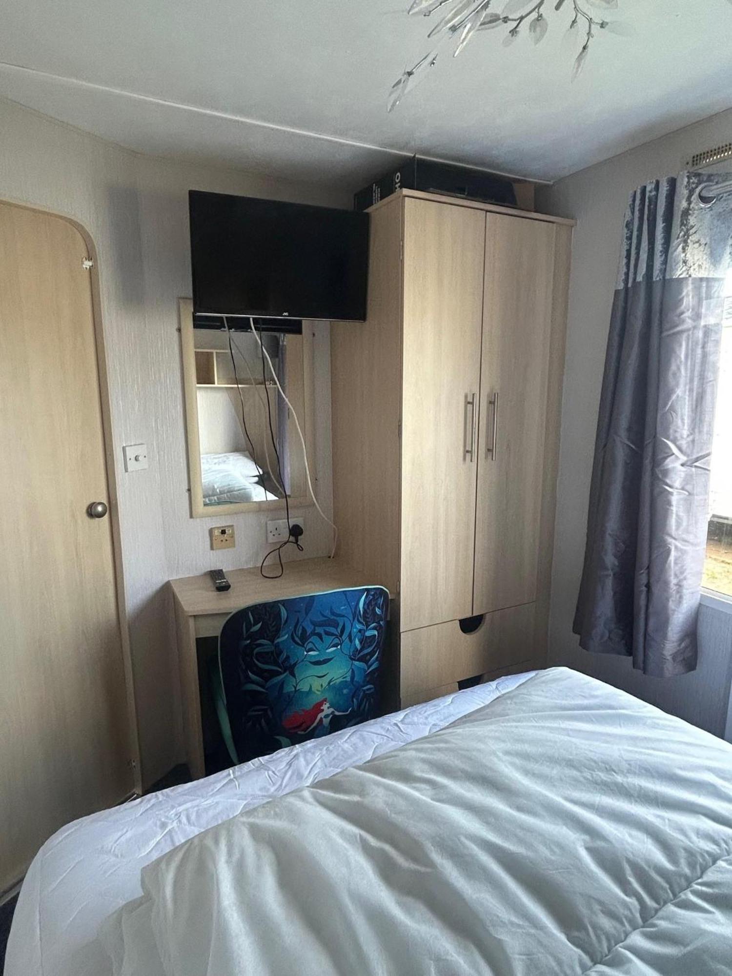 6 Berth Caravan For Hire By The Beach In Heacham, Norfolk Ref 21038C Eksteriør billede